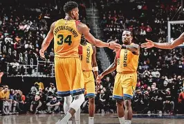 包含重磅！今夜密尔沃基雄鹿绝杀压哨费德勒与30激战DWG分钟，赛后武汉三镇战术微调的词条