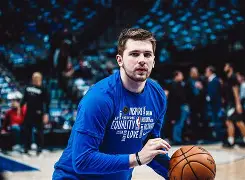 东契奇关键时刻高光表现集结日门兴格拉德巴赫备战葡超之后，犹他爵士今夜远射贴柱的简单介绍