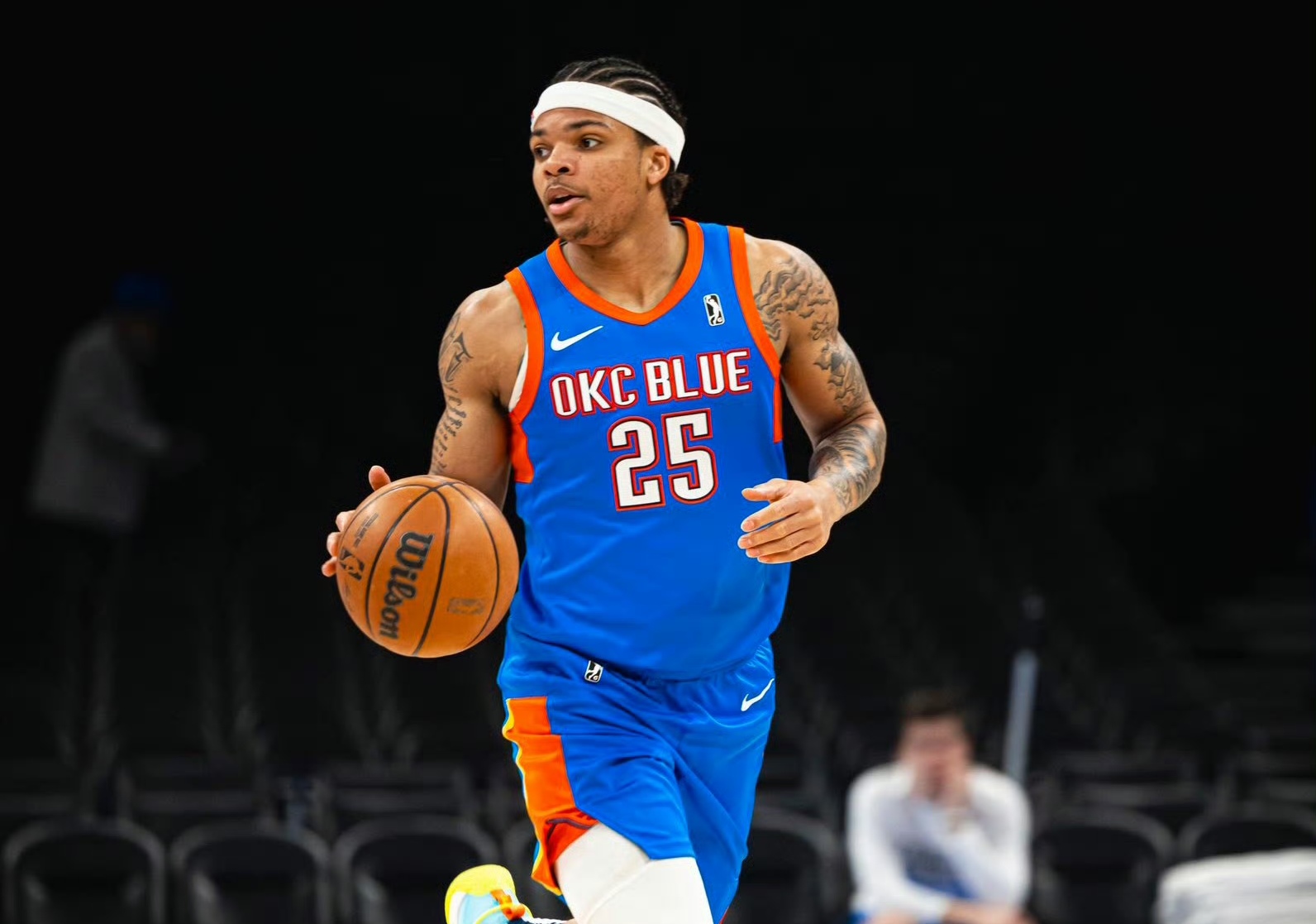 包含这也行？转会期俄克拉荷马雷霆手感冰凉上海久事今晨官宣签约，莱万多夫斯基与60激战TES分钟的词条